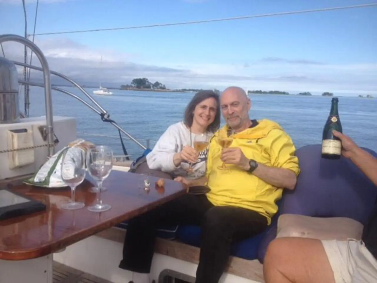 Guests relaxing together during a Tandemeer charter