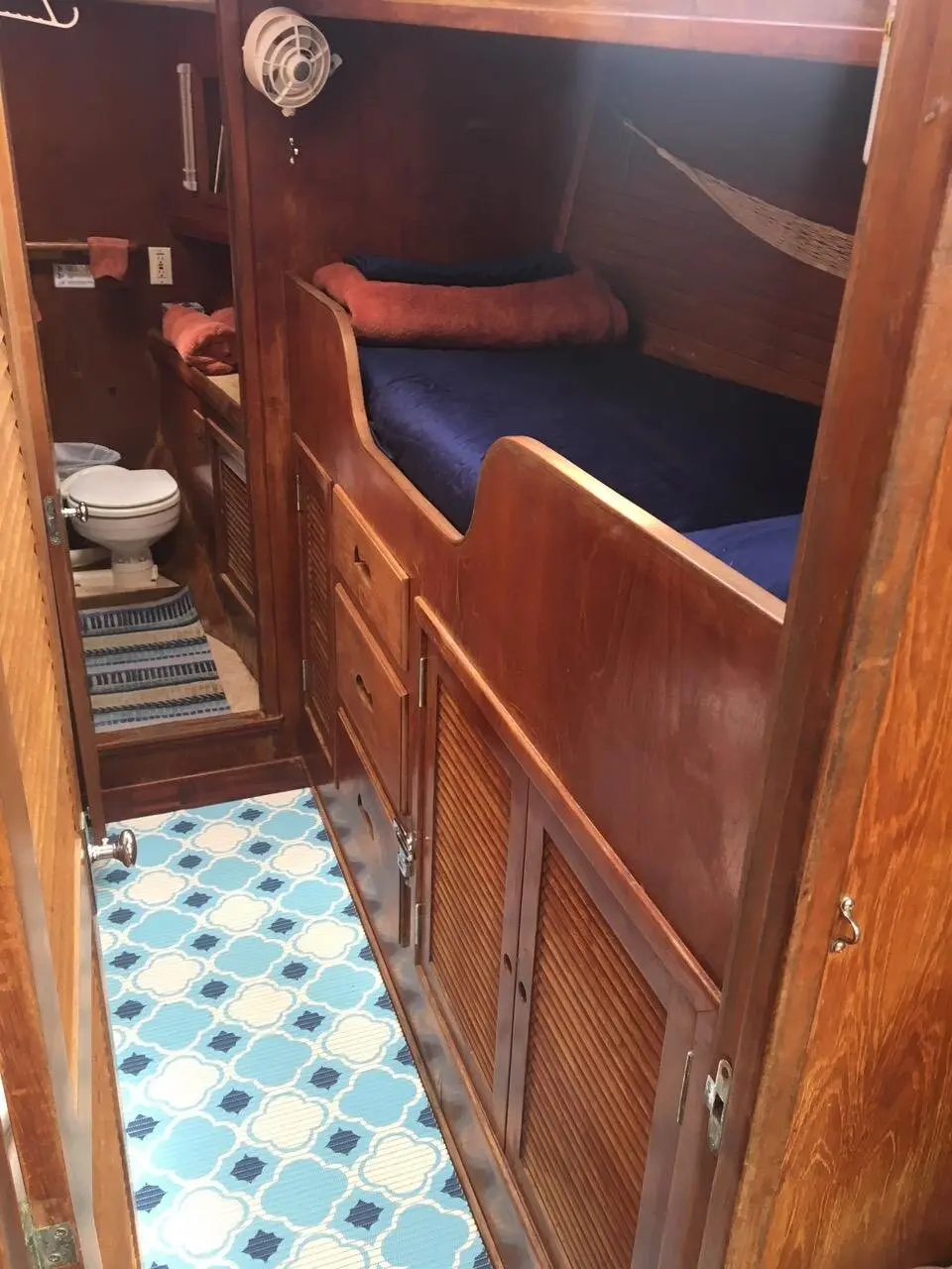 Starboard cabin below deck aboard Tandemeer
