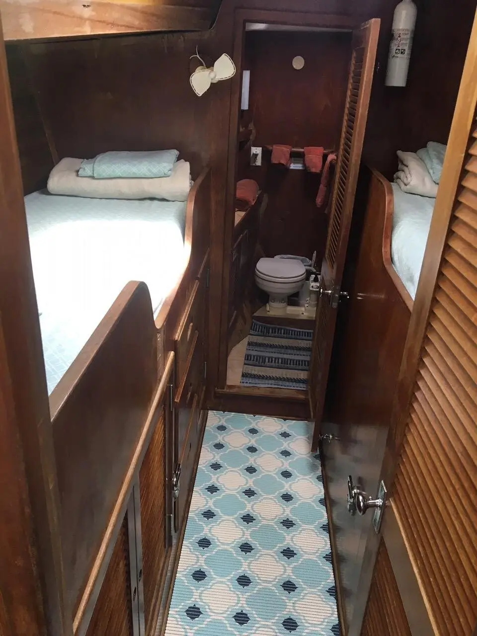 Port side cabin below deck aboard Tandemeer